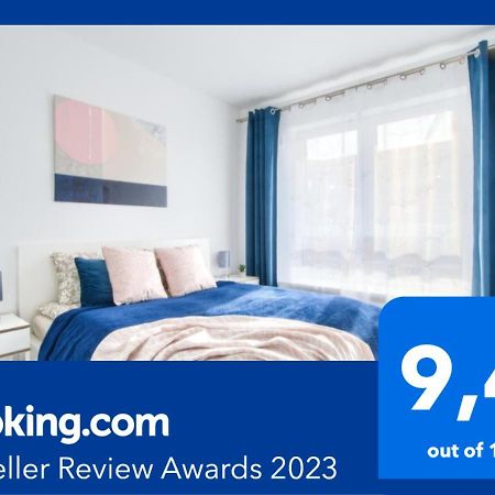 M&R Apartament Airport&Business Deluxe Cybernetyki 17 - Underground Garage - Free Wifi - Netflix - Air Conditioning - Self Check-In, Close By Chopin Airport Варшава Экстерьер фото