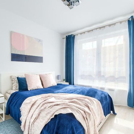 M&R Apartament Airport&Business Deluxe Cybernetyki 17 - Underground Garage - Free Wifi - Netflix - Air Conditioning - Self Check-In, Close By Chopin Airport Варшава Экстерьер фото