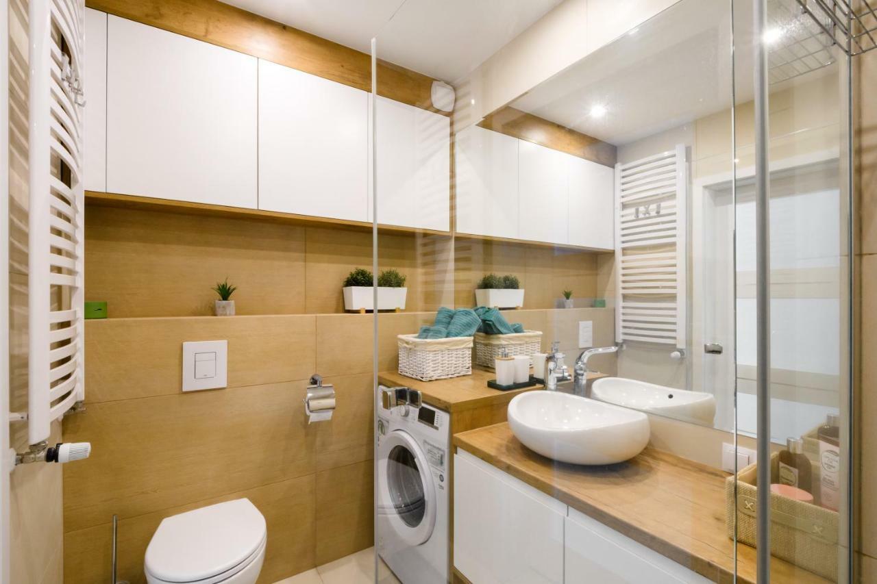 M&R Apartament Airport&Business Deluxe Cybernetyki 17 - Underground Garage - Free Wifi - Netflix - Air Conditioning - Self Check-In, Close By Chopin Airport Варшава Экстерьер фото