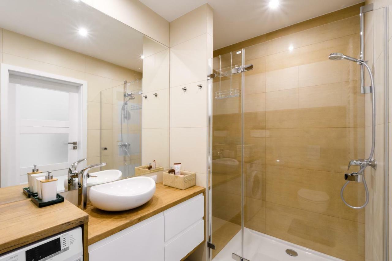 M&R Apartament Airport&Business Deluxe Cybernetyki 17 - Underground Garage - Free Wifi - Netflix - Air Conditioning - Self Check-In, Close By Chopin Airport Варшава Экстерьер фото