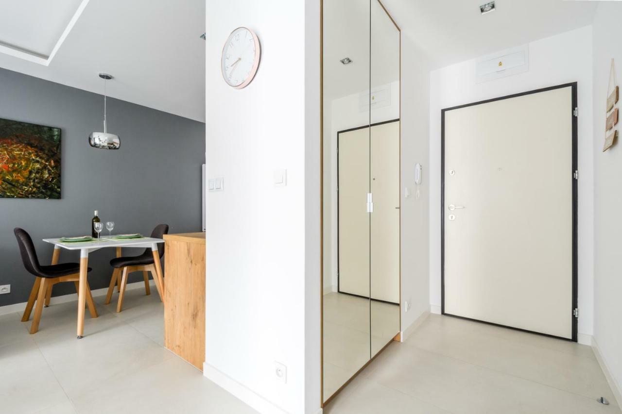 M&R Apartament Airport&Business Deluxe Cybernetyki 17 - Underground Garage - Free Wifi - Netflix - Air Conditioning - Self Check-In, Close By Chopin Airport Варшава Экстерьер фото