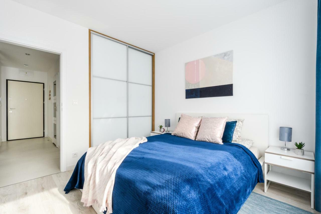 M&R Apartament Airport&Business Deluxe Cybernetyki 17 - Underground Garage - Free Wifi - Netflix - Air Conditioning - Self Check-In, Close By Chopin Airport Варшава Экстерьер фото