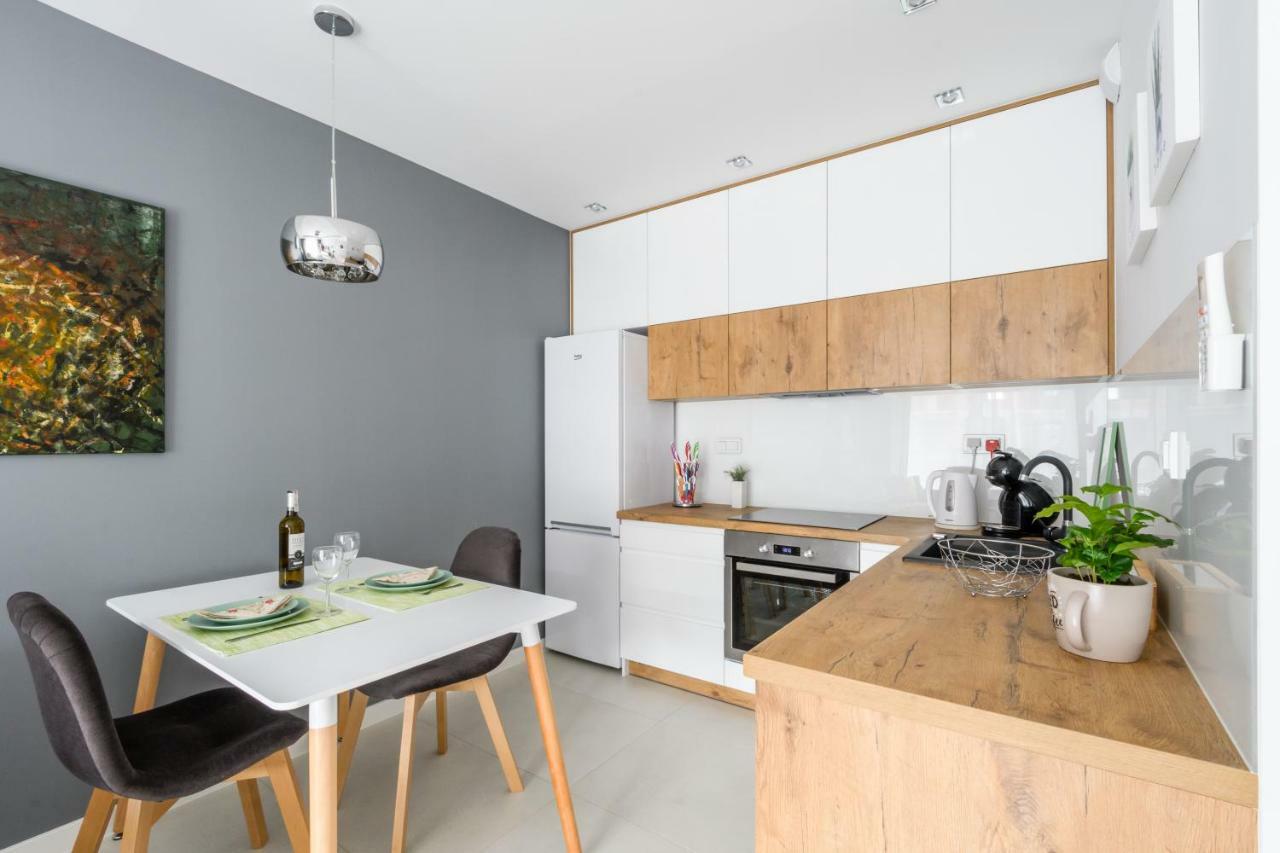 M&R Apartament Airport&Business Deluxe Cybernetyki 17 - Underground Garage - Free Wifi - Netflix - Air Conditioning - Self Check-In, Close By Chopin Airport Варшава Экстерьер фото