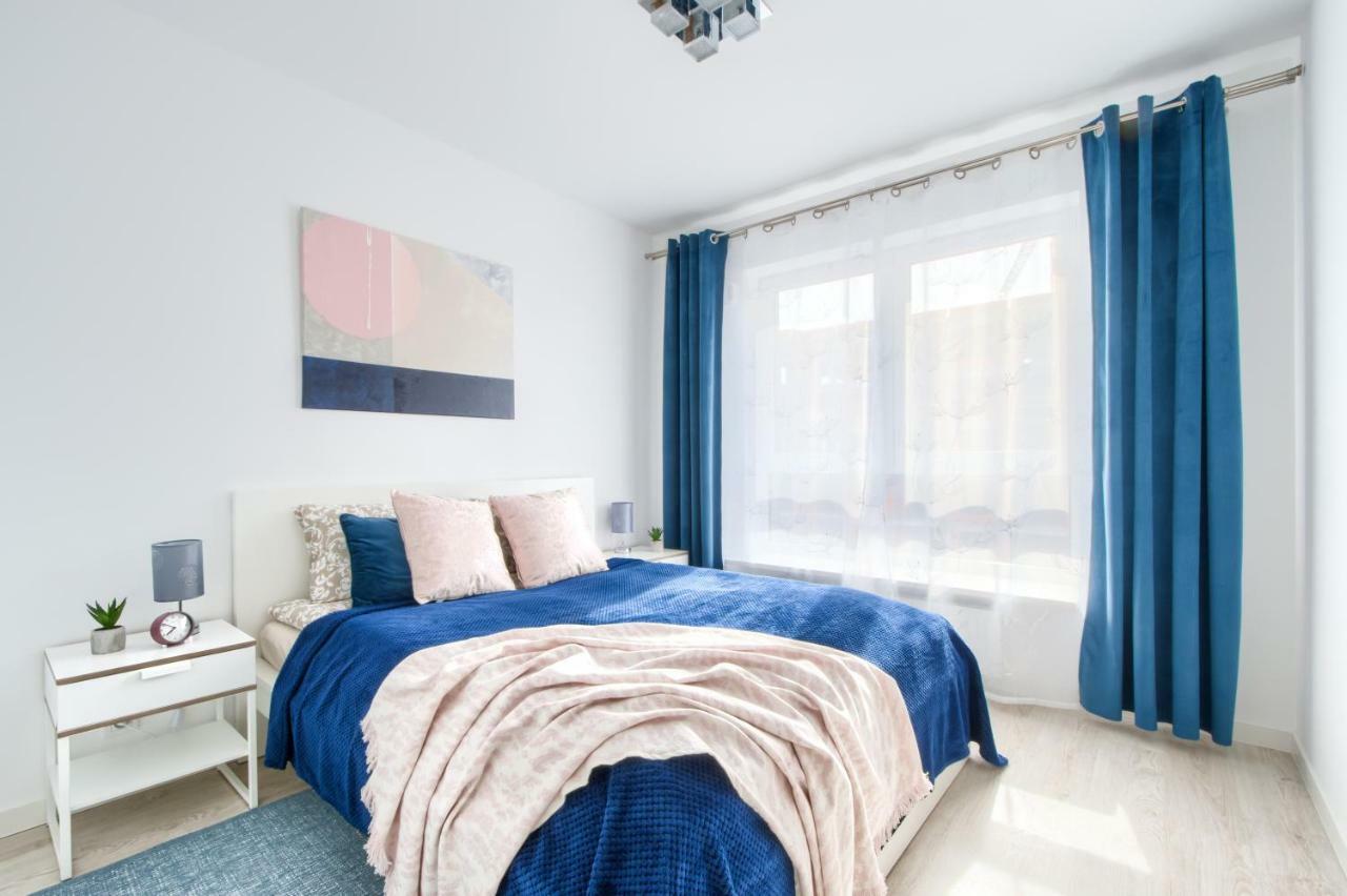 M&R Apartament Airport&Business Deluxe Cybernetyki 17 - Underground Garage - Free Wifi - Netflix - Air Conditioning - Self Check-In, Close By Chopin Airport Варшава Экстерьер фото