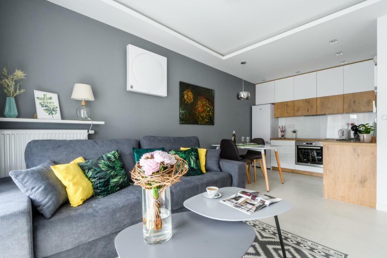 M&R Apartament Airport&Business Deluxe Cybernetyki 17 - Underground Garage - Free Wifi - Netflix - Air Conditioning - Self Check-In, Close By Chopin Airport Варшава Экстерьер фото