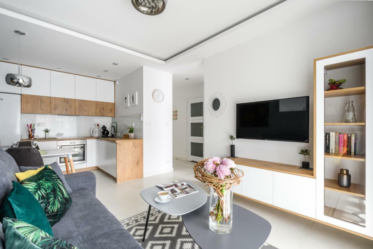 M&R Apartament Airport&Business Deluxe Cybernetyki 17 - Underground Garage - Free Wifi - Netflix - Air Conditioning - Self Check-In, Close By Chopin Airport Варшава Экстерьер фото