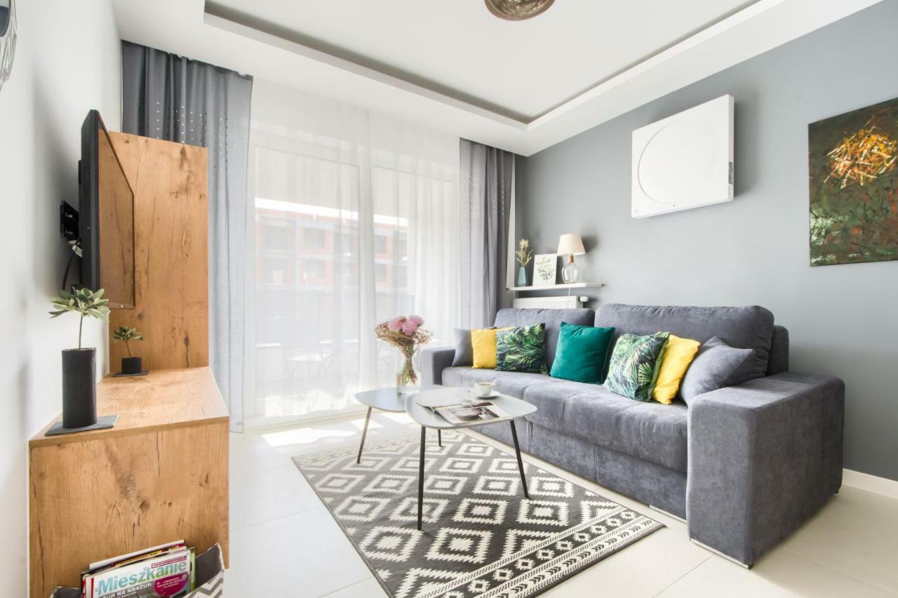 M&R Apartament Airport&Business Deluxe Cybernetyki 17 - Underground Garage - Free Wifi - Netflix - Air Conditioning - Self Check-In, Close By Chopin Airport Варшава Экстерьер фото
