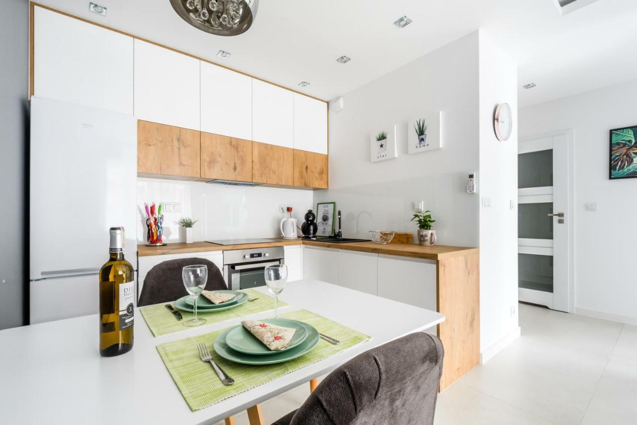 M&R Apartament Airport&Business Deluxe Cybernetyki 17 - Underground Garage - Free Wifi - Netflix - Air Conditioning - Self Check-In, Close By Chopin Airport Варшава Экстерьер фото