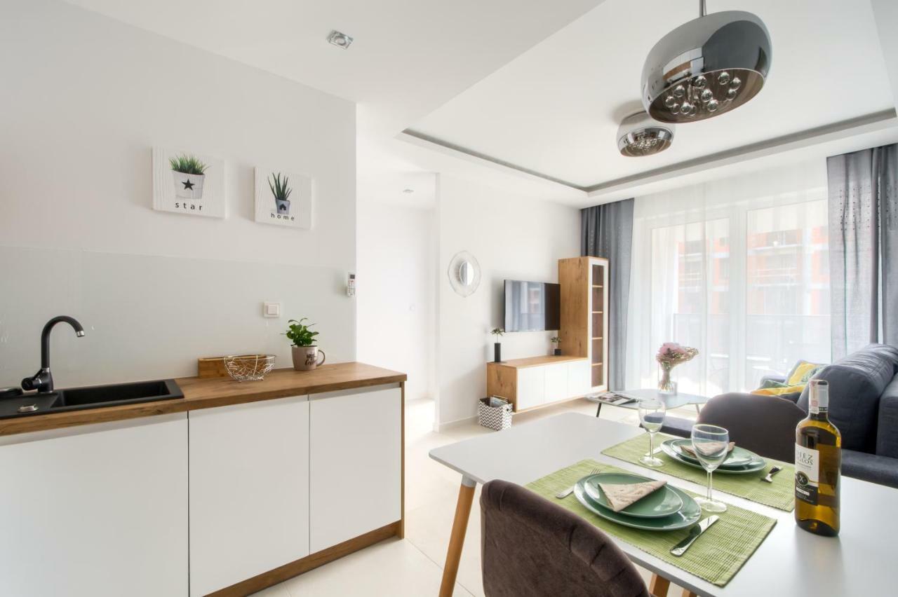 M&R Apartament Airport&Business Deluxe Cybernetyki 17 - Underground Garage - Free Wifi - Netflix - Air Conditioning - Self Check-In, Close By Chopin Airport Варшава Экстерьер фото