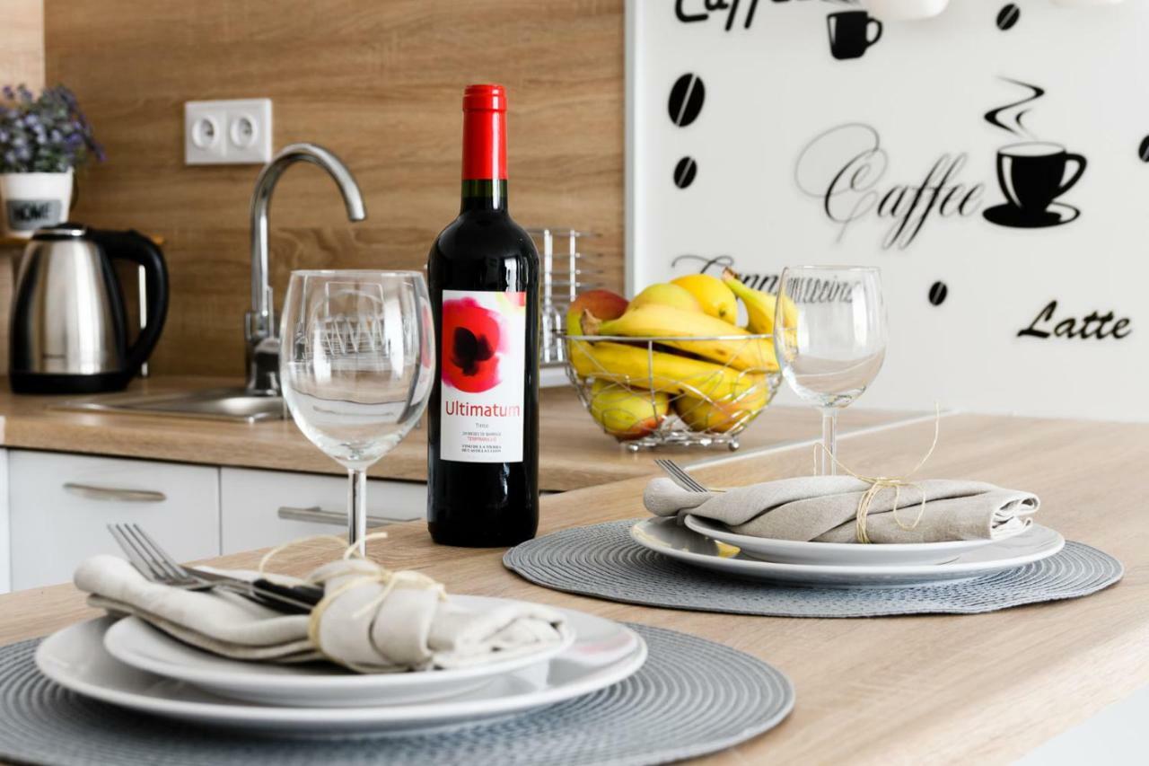 M&R Apartament Airport&Business Deluxe Cybernetyki 17 - Underground Garage - Free Wifi - Netflix - Air Conditioning - Self Check-In, Close By Chopin Airport Варшава Экстерьер фото